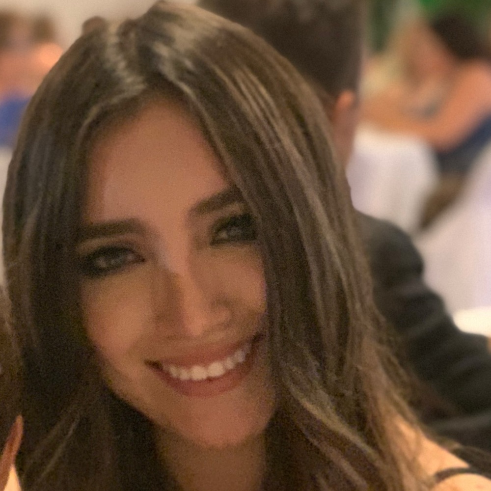 Meet your Posher, Ayline